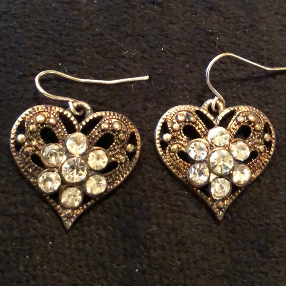 ✅ Heart Flower Dangle Earrings